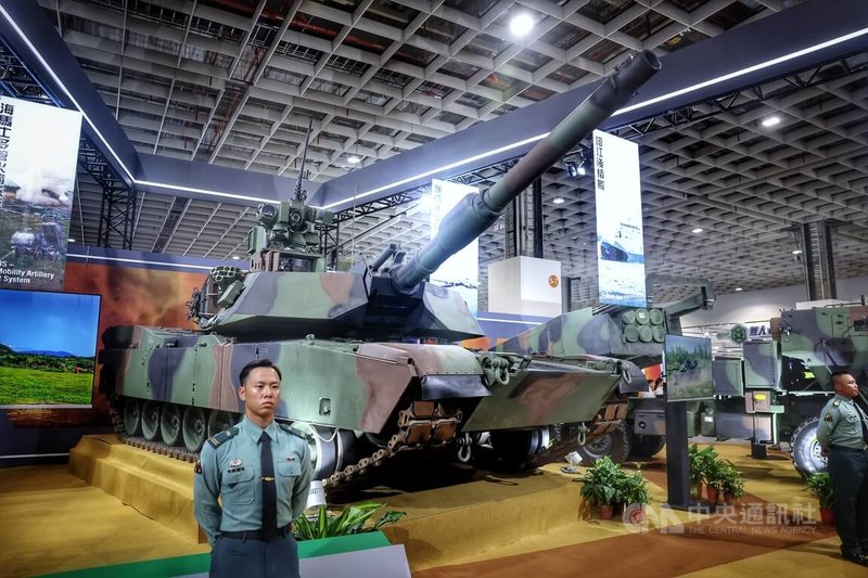 兩年一度的台灣國際航太暨國防工業展將在台北南港展覽館登場,聯合作戰武器裝備展區部分,國防部打造聯合防空、聯合截擊及聯合國土防衛的聯合作戰場景,亮點展品展出M1A2T戰車等。中央社記者王飛華攝 114年9月17日