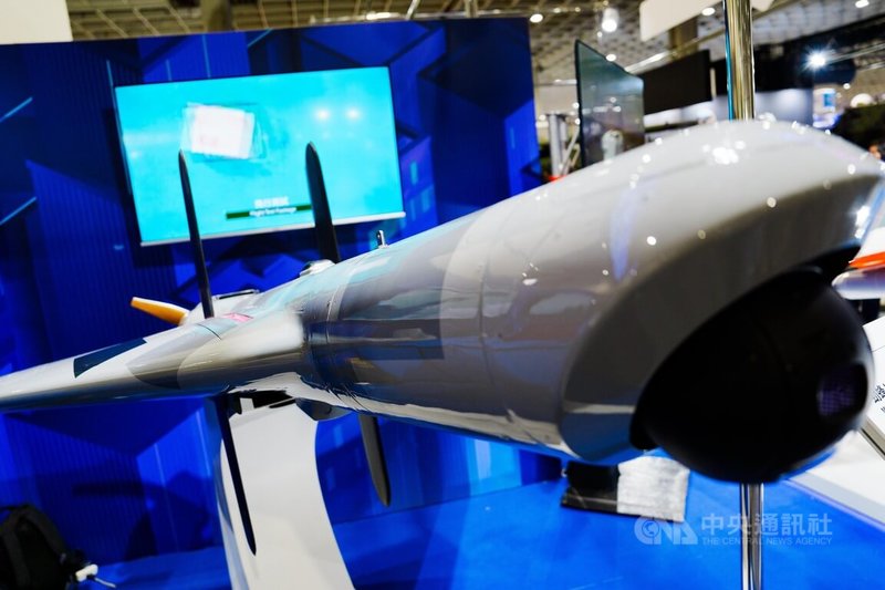 勁蜂三型攻擊無人機,實則為劍翔反輻射無人機的構改型「目標影像」攻擊型。可執行長滯空機動待命、遠距離導控,藉由影像辨識與追蹤擴大打擊目標。中央社記者游凱翔攝 114年9月17日