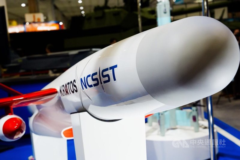 勁蜂四型攻擊無人機,則是中科院與美商Kratos合作研發,並以靶機為基礎構改為低成本的高速攻擊型無人機。中央社記者游凱翔攝 114年9月17日
