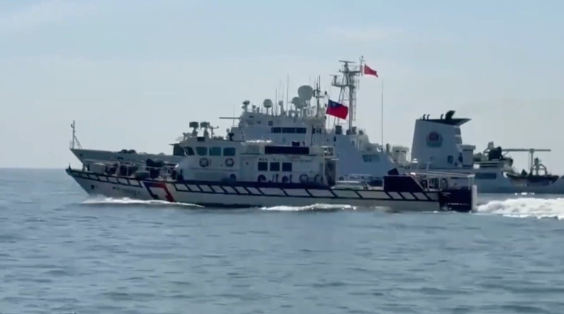 4艘中國海警船17日2度襲擾金門水域，海巡署巡防艇併行監控驅離。（海洋委員會海巡署金馬澎分署提供）中央社記者吳玟嶸傳真　114年9月17日