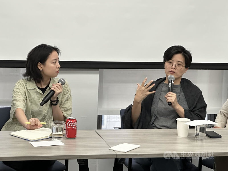 「臺灣漫遊錄」作者楊双子與譯者金翎在哥倫比亞大學講座中，與國際學生文學專業翻譯人士分享創作經驗。中央社記者廖漢原紐約攝　114年9月18日