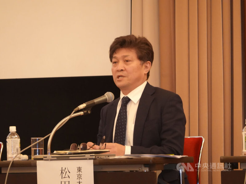 日本東京大學東洋文化研究所教授松田康博18日表示，中國展現強烈的改變現狀意圖，甚至不排除動用武力，且隨著實力快速增長，台海情勢日益嚴峻。他強調，台美日應強化防衛與嚇阻，同時透過元首外交，直接向中國國家主席習近平傳達武力改變現狀的高風險。中央社記者楊明珠東京攝　114年9月18日