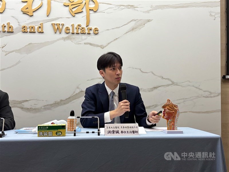 亞東紀念醫院耳鼻喉暨頭頸外科專任主治醫師洪偉誠（圖）說，如有輾轉難眠、頻繁醒來、睡醒後仍十分疲倦及白天注意力不集中等現象，即使沒打呼，也要適時尋求專業協助。（中央社檔案照片）