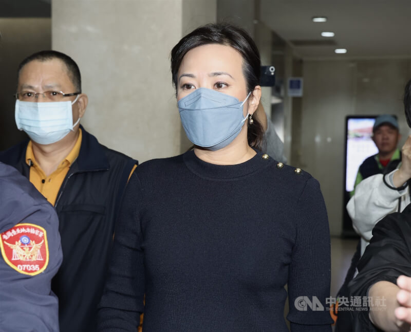 前民眾黨立委吳欣盈（前）。（中央社檔案照片）