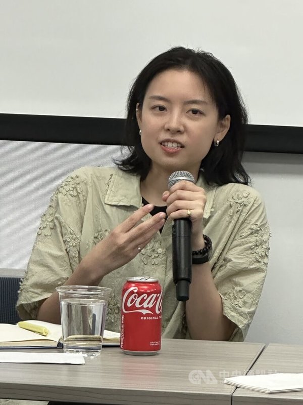「臺灣漫遊錄」英文版譯者金翎重返母校哥倫比亞大學,分享翻譯文學工作經驗。中央社記者廖漢原紐約攝 114年9月18日