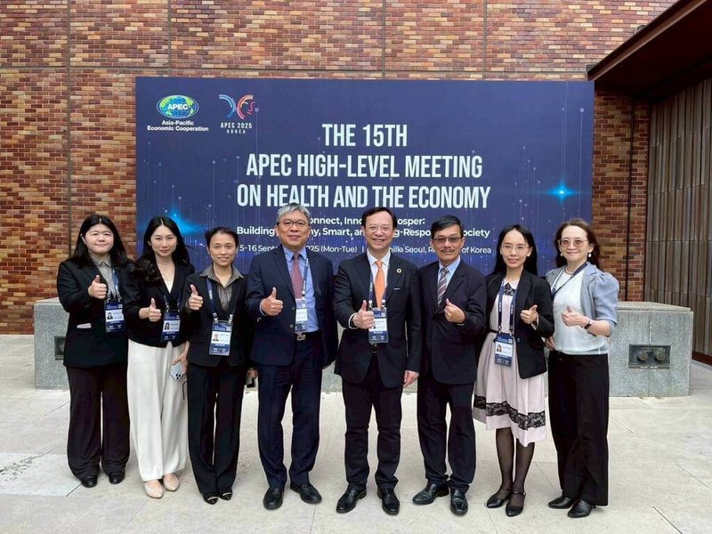 2025亞太經濟合作會議（APEC）第15屆衛生與經濟高階會議9月15日至16日在韓國首爾舉行，衛福部長石崇良（右4）率團出席分享台灣經驗。（衛生福利部提供）中央社記者沈佩瑤傳真　114年9月19日