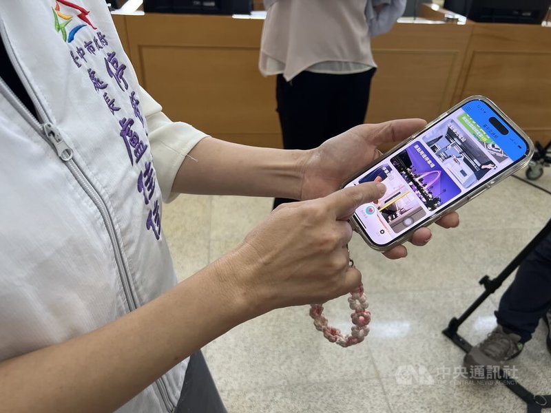 台中市議會19日召開交通地政委員會討論市府及議員提案，會中有議員關心停車費繳費及溢繳問題。交通局指出，目前溢繳金額超過新台幣100元即寄發明信片通知車主領回，民眾也可上停管處官網查詢是否漏繳。中央社記者郝雪卿攝  114年9月19日