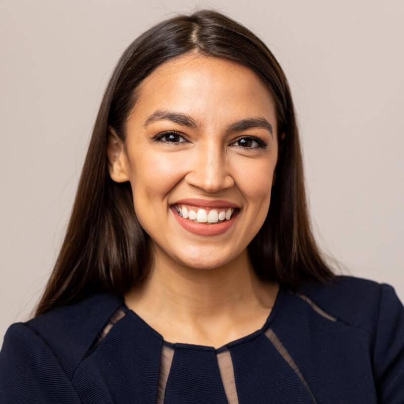 美國民主黨籍紐約州聯邦眾議員歐加修-寇蒂茲。(圖取自facebook.com/OcasioCortez)