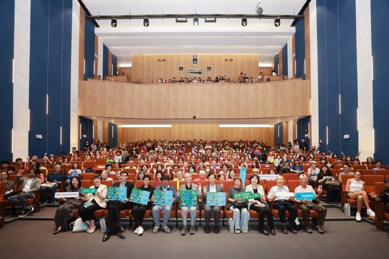 2025台灣國際人權電影節19日在台北中正紀念堂演藝廳盛大開幕,文化部長李遠(前中)出席表示,在中正紀念堂舉辦人權電影節雖然爭議性高,「但越是如此,越要把它轉型成一個人權推廣的教育園區。」(人權館提供)中央社記者趙靜瑜傳真 114年9月19日