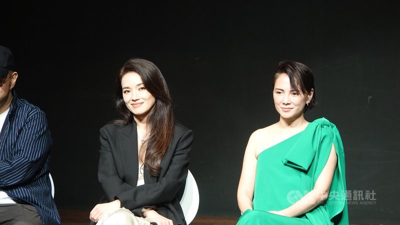 演員舒淇(左)、李心潔(右)18日出席Netflix影集「回魂計」在釜山影展首映。中央社記者廖禹揚釜山攝 114年9月19日