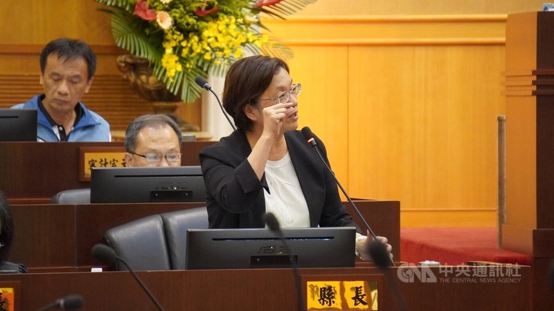 新版財政收支劃分法公式錯誤，彰化縣長王惠美（前）19日表示，以前經費補助有公式可循，現在中央、地方各出一半，地方較吃力。中央社記者吳哲豪彰化攝　114年9月19日