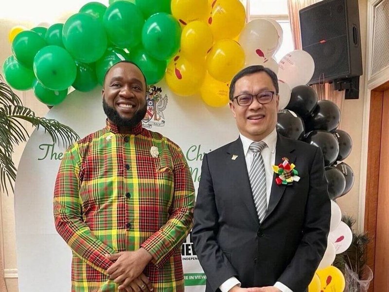 外交部政次陳明祺(右)19日出席友邦聖克里斯多福及尼維斯聯邦政府獨立42週年慶祝活動,與聖克里斯多福及尼維斯聯邦駐台大使范東亞(Donya L. Francis,左)合影。(外交部提供)中央社記者楊堯茹傳真 114年9月20日