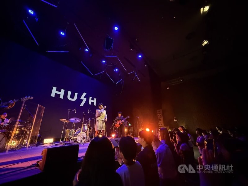 金曲歌王HUSH 19日與泰國知名樂團一同開演唱會,這是他首次在泰國公開演出,也是睽違10多年後再次到訪泰國。中央社記者李宗憲曼谷攝 114年9月20日