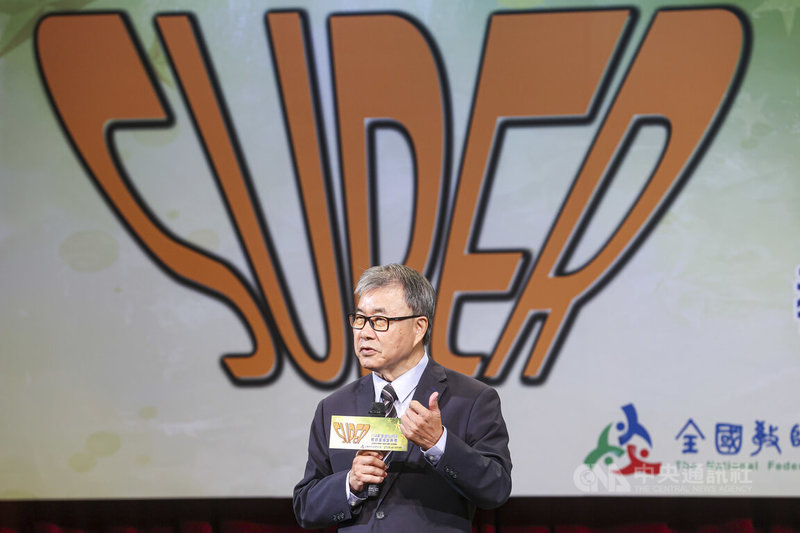 114年度全國SUPER教師獎頒獎典禮20日在台北舉行,教育部長鄭英耀(圖)出席致詞,感謝教師們平日為教育付出的努力。中央社記者鄭清元攝 114年9月20日