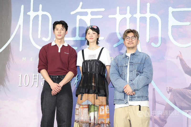 「他年她日」電影預售票見面會20日下午在台北南港LaLaport舉辦，導演龔兆平（右）、演員許光漢（左）、袁澧林（中）出席一同合影留念。中央社記者翁睿坤攝 114年9月20日
