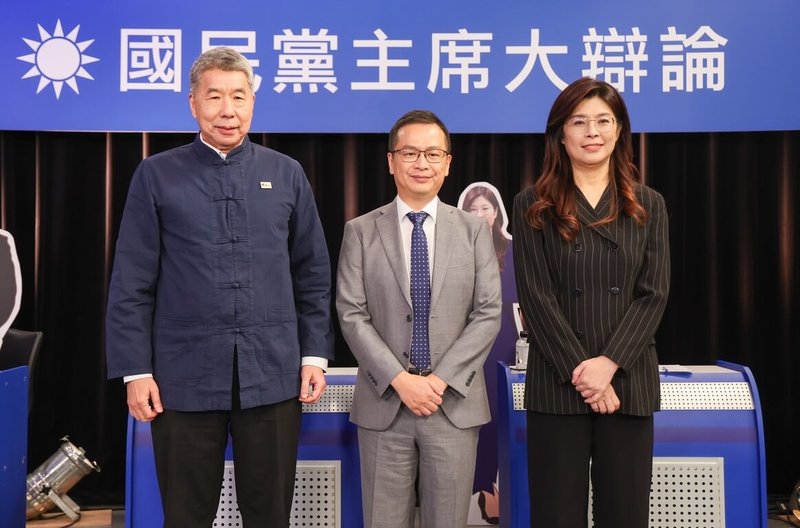 國民黨主席改選10月18日將登場，中天新聞20日下午舉辦「國民黨主席大辯論」，邀請黨主席候選人鄭麗文（右起）、羅智強、張亞中與郝龍斌參與，不過郝龍斌未出席，僅3人同台辯論。（中國時報提供）中央社　114年9月20日