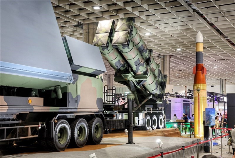 圖為國防館展出強弓飛彈、發射架及強弓射控雷達。（中央社檔案照片）