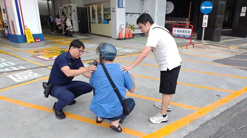 高雄市某大樓保全室20日發生傷人事件,21歲陳姓女子、60歲梁姓男子稱因與36歲陳姓男同事起口角糾紛,遭陳男持剪刀傷害,警方獲報後循線在2小時內查獲逃逸陳男,依法送辦。(高市鼓山警分局提供)中央社記者洪學廣傳真 114年9月20日