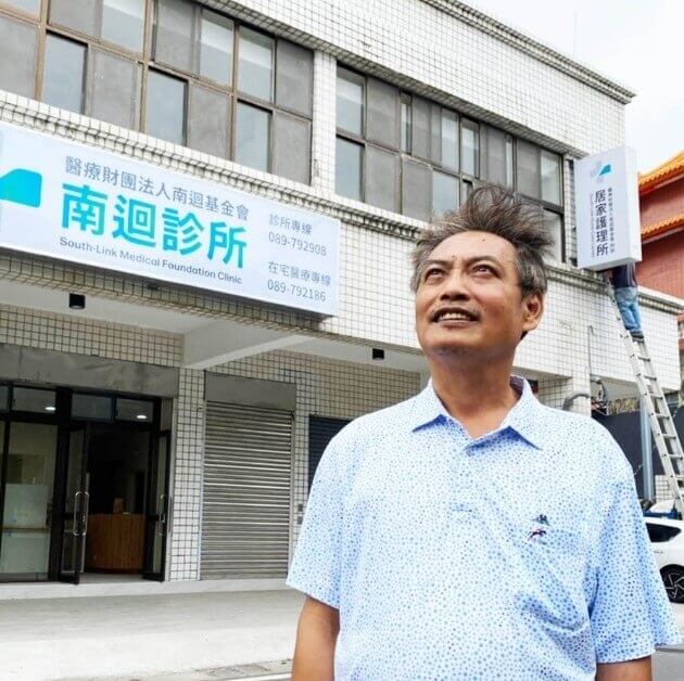 被譽為「超人醫生」的徐超斌守護台東南迴偏鄉民眾健康到最後一刻,留下「籌建南迴醫院」的未竟之夢。(圖取自facebook.com/SouthlinkFoundation)