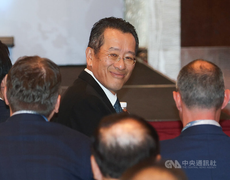 總統府全社會防衛韌性國際論壇20日在台北登場，國防部長顧立雄（後中）出席與會。顧立雄表示，美台之間軍事交流非常緊密與穩健，都持續按照計畫節點進行。中央社記者謝佳璋攝  114年9月20日