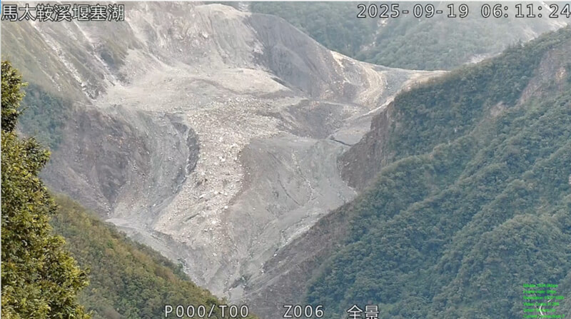 颱風樺加沙逼近,監測單位預估花蓮馬太鞍溪堰塞湖累積雨量可能達溢流水位。(林業及自然保育署花蓮分署提供)