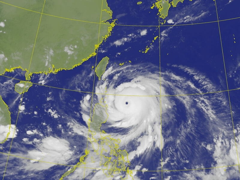 21日晚間9時10分台灣附近衛星雲圖。(圖取自氣象署網頁cwa.gov.tw)