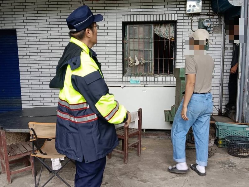 屏東縣三地門鄉大社舊部落7月才因豪雨重創,這次颱風樺加沙來襲,屏東山區預估總雨量上看600毫米,安全起見,里港警分局配合三地門鄉公所,22日強制撤離大社村15名住戶。(里港警分局提供)中央社記者李卉婷傳真 114年9月22日