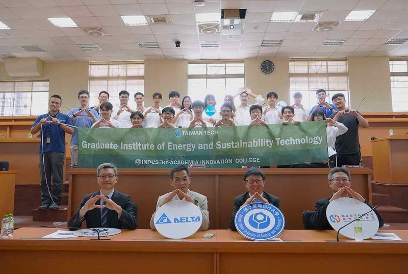 台科大產創學院攜手泰達電子合作,開設首屆「國際生碩士學位學程計畫」,針對泰國優秀學生提供全額獎學金、企業實習,畢業後保證就業。(台科大提供)中央社記者許秩維傳真 114年9月22日