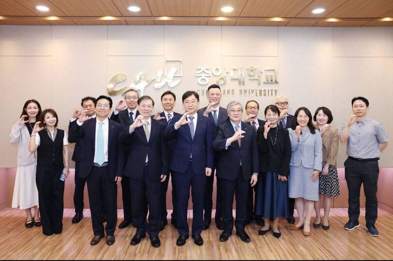國立中央大學、日本中央大學、韓國中央大學簽署「三中央大學合作聯盟」,未來將以此合作聯盟為基礎,深化學生跨文化學習與交換,推動跨國研究計畫,並拓展行政及專業人員交流。(中央大學提供)中央社記者許秩維傳真 114年9月22日