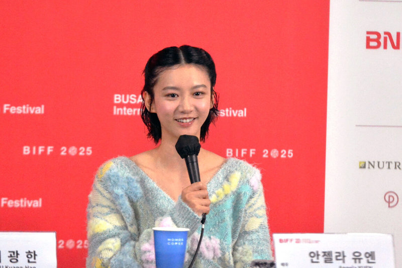 「他年她日」主演袁澧林22日出席釜山影展記者會,表達對監製張艾嘉的崇拜。中央社記者廖禹揚釜山攝 114年9月22日