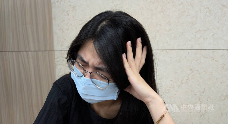 醫師提醒,偏頭痛卻可能伴隨噁心想吐、畏光、對聲音敏感等症狀,時間可從數小時,到2、3天,且可能影響工作效率、甚至需要躺床;若未及早治療,恐造成焦慮、憂鬱等身心共病。圖為頭痛示意圖。中央社記者曾以寧攝 114年9月22日