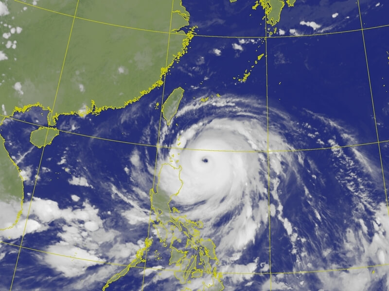 22日凌晨0時40分颱風樺加沙衛星雲圖。(圖取自氣象署網站cwa.gov.tw)