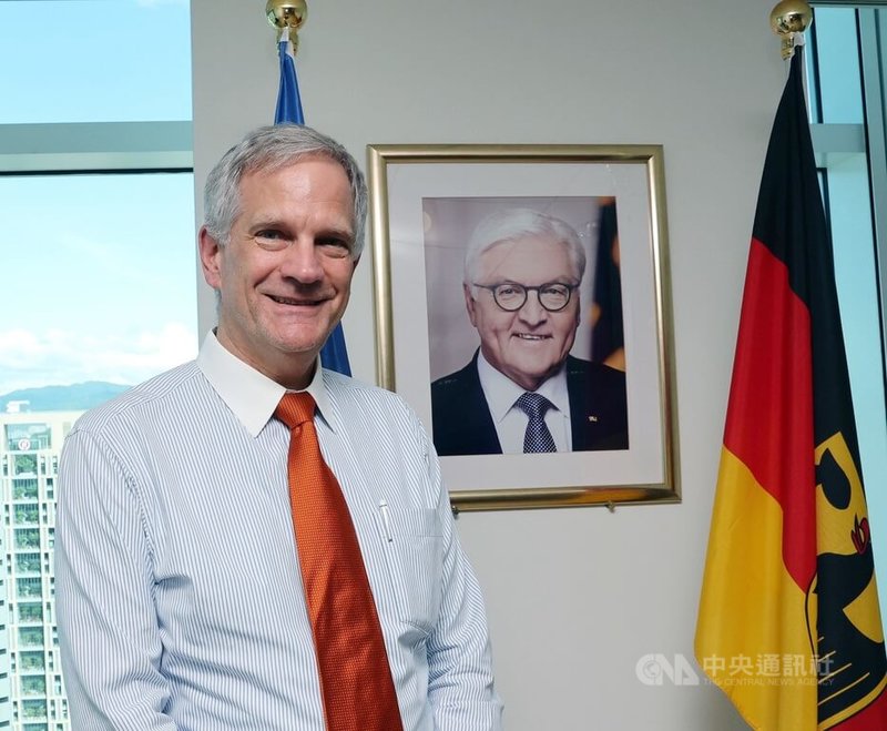 新任德國駐台代表、德國在台協會處長狄嘉信(Karsten Tietz)於8月中抵任,他接受中央社專訪時表示,隨著台灣在各領域的重要性提升,德國在亞太區域駐處僅有台灣擴編。中央社記者郭日曉攝 114年9月22日
