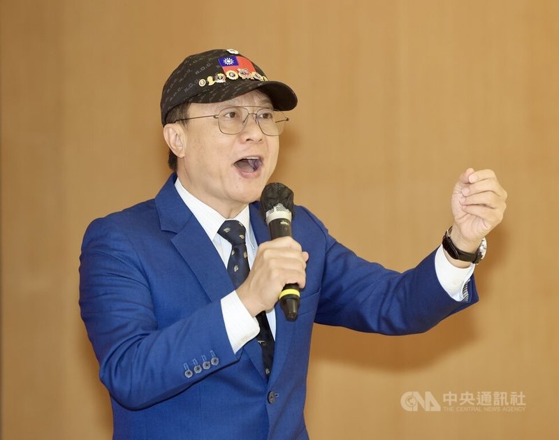 國民黨主席候選人卓伯源(圖)22日在台北舉行記者會表示,媒體日前舉辦國民黨主席選舉電視辯論會但是未受邀請,媒體舉辦也未獲國民黨正式授權,呼籲國民黨主席朱立倫要站出來、不要繼續包庇惡質媒體作亂。中央社記者張皓安攝 114年9月22日