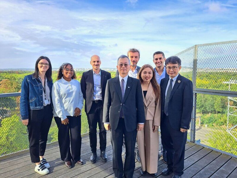 政大代表團拜訪巴黎多菲納大學，雙方會面確認續簽交換協議，除原有商管領域外，新增社會科學領域，擴大學生修課選擇。（政大提供）中央社記者許秩維傳真　114年9月23日