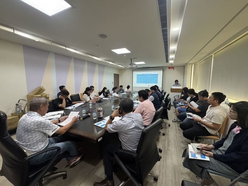 中國十一連假將至，金門縣觀光處22日召開「因應十一長假地區微型電動二輪車管理及防範會議」，邀集警察局、監理站、產業發展處、消保官、觀光業者公協會等相關單位研商微電車管理與交通安全防範策略。（金門縣觀光處提供）中央社記者吳玟嶸傳真　114年9月23日