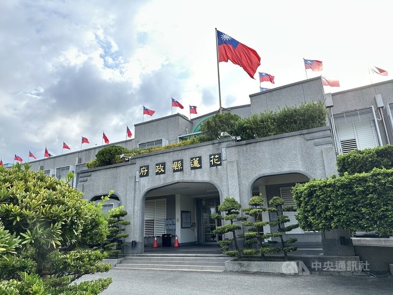 花蓮馬太鞍溪堰塞湖23日下午溢流致災，花蓮縣政府及相關單位已全力投入搶救與災後處置，縣府指出，首要任務是確保居民安全。中央社記者李先鳳攝  114年9月23日