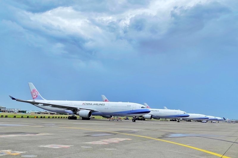 桃園國際機場公司23日表示，受颱風樺加沙影響，截至上午9時，桃機取消200架次航班，其中客運航班184架次、貨運航班16架次。另外，由於香港機場氣候較不穩定，提醒旅客留意航班訊息。（桃園國際機場公司提供）中央社記者吳睿騏桃園機場傳真　114年9月23日