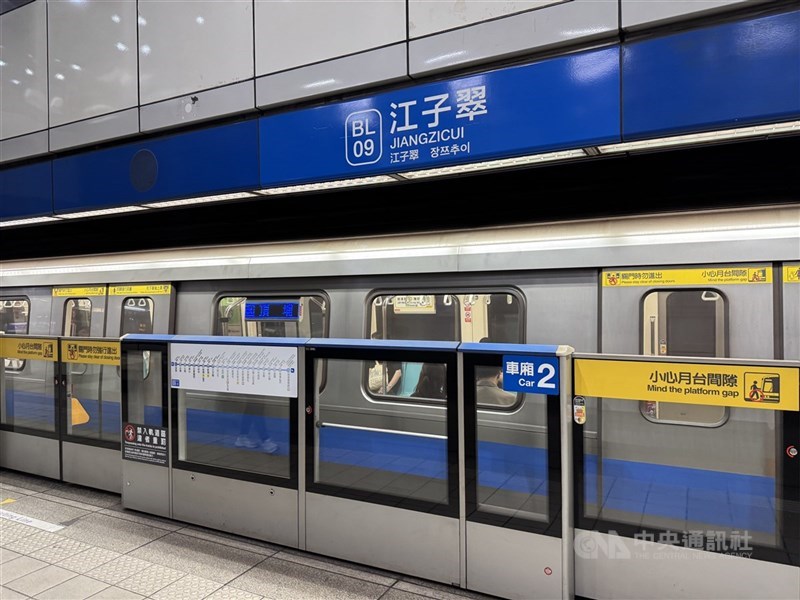 圖為台北捷運板南線。(中央社檔案照片)