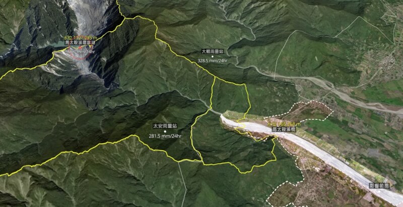 花蓮縣萬榮鄉馬太鞍溪堰塞湖23日溢流。(圖取自馬太鞍溪堰塞湖監測網頁watch.ncdr.nat.gov.tw/watch_barrier_map_v2)