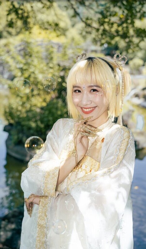 藝人Lulu黃路梓茵（圖）驚喜客串長壽單元劇「戲說台灣」，化身菜瓜布精，Lulu坦言這次的角色是自己求來的，出場時還有泡泡特效搭配自己新專輯的歌讓她很驚喜。（三立提供）中央社記者洪素津傳真　114年9月23日
