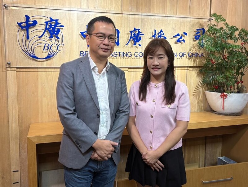 國民黨主席候選人羅智強（左）遭質疑什麼都想選，無役不與。他今天表示，他從不遮掩自己有政治的企圖心及抱負，但是他從來沒傷害任何人。 （千秋萬事提供） 中央社記者王承中傳真　114年9月24日