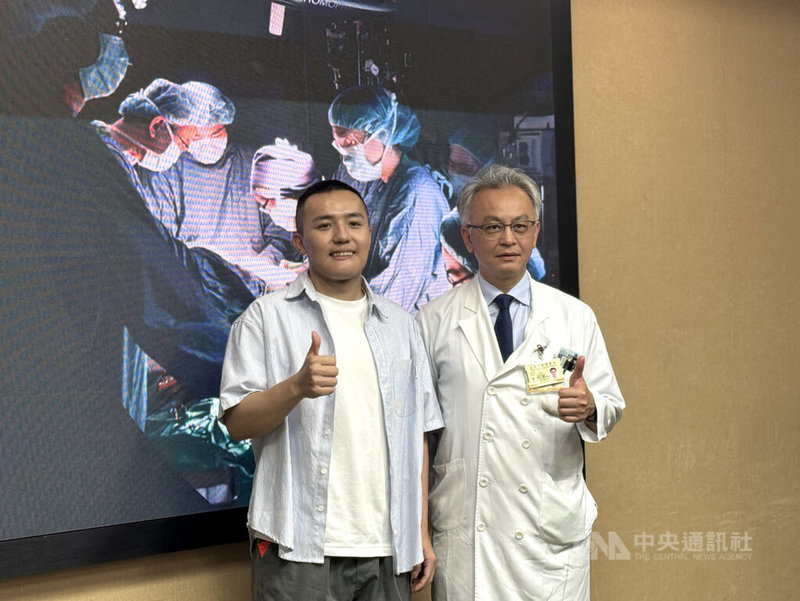 過去頭頸腫瘤或顱顏外傷患者術後在外觀與功能上往往難以恢復，台北榮總運用多項科技，助下顎骨骨肉瘤患者恢復外觀與咀嚼功能，24日舉行治療成果記者會。中央社記者曾以寧攝　114年9月24日