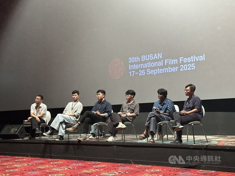 「原來海上沒有島」入圍第30屆釜山影展廣角鏡短片競賽單元，導演王智祥21日出席首映。中央社記者廖禹揚釜山攝　114年9月24日