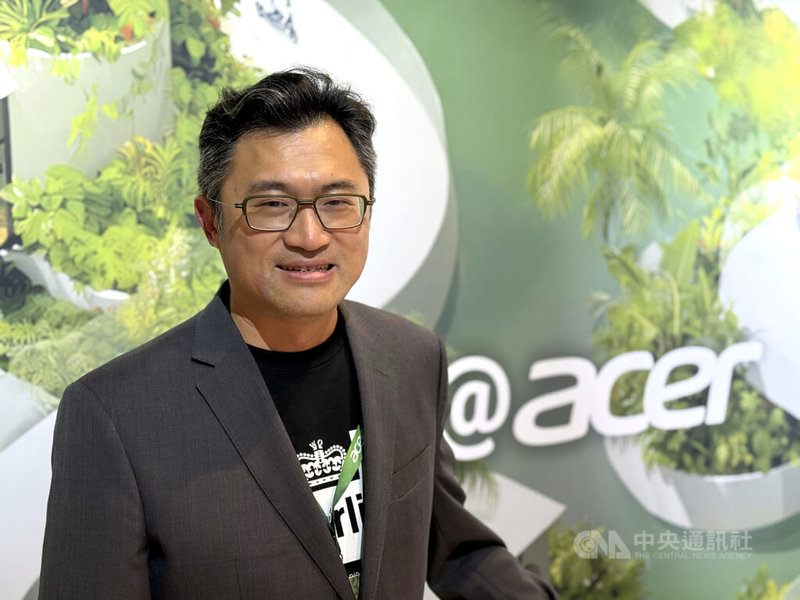 宏碁智醫董事長連加恩（圖）表示，新推出的「aiMed智醫通」是生成式人工智慧（AI）醫療應用產品，可即時將醫護人員的語音或文字轉為結構化醫療紀錄，預計10月在台灣上市。中央社記者吳家豪攝　114年9月24日