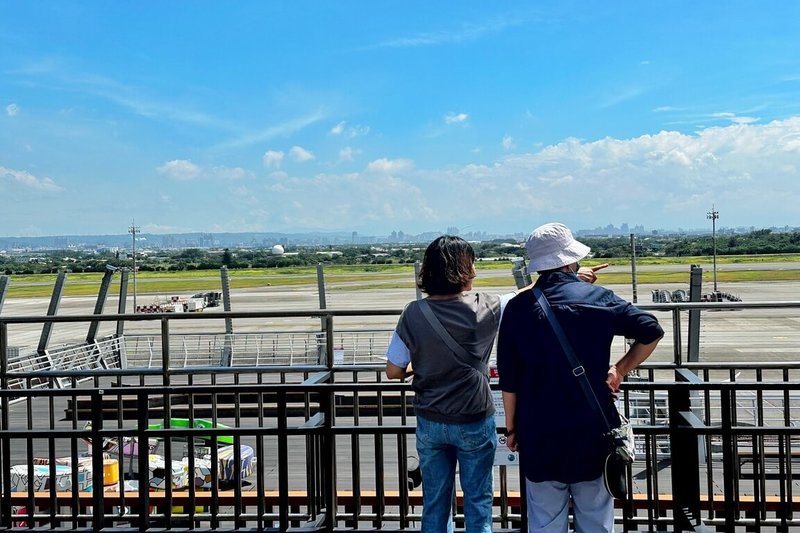 颱風樺加沙逐漸遠離，桃園國際機場第二航廈的南北觀景台已重新開放，機場公司預估25日桃園機場航班將陸續恢復正常，但仍請旅客出發前先確認航班最新動態。（桃園國際機場公司提供）中央社記者吳睿騏桃園機場傳真　114年9月24日