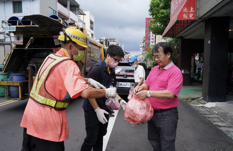114年教師節9月28日適逢週日，因此在週一29日補假。彰化縣環保局24日提醒，29日當天福興鄉、竹塘鄉及二水鄉將暫停沿線及定點收運垃圾，田尾鄉資源回收服務也暫停，其餘鄉鎮市正常收運。（彰化縣環保局提供）中央社記者吳哲豪傳真  114年9月24日