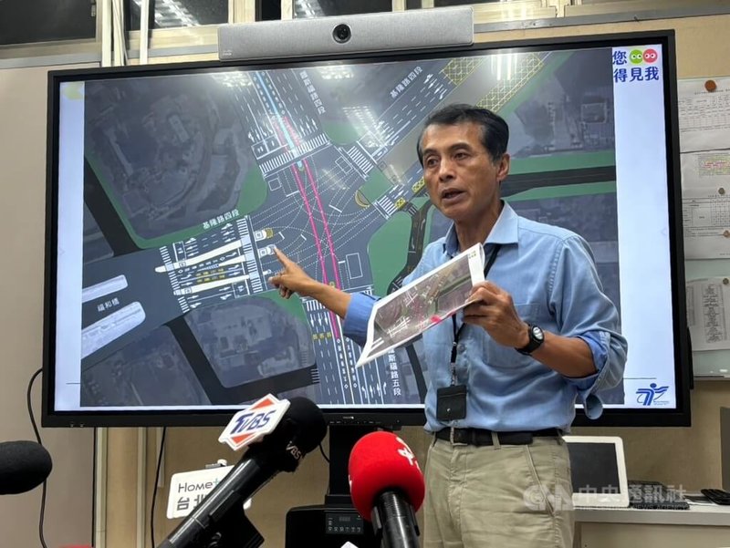 台北市交通局長謝銘鴻25日表示,羅斯福路與基隆路口交通安全改善工程將在29日上午6時完工,將圓環改為正交路口,提醒民眾注意路型調整。中央社記者陳昱婷攝 114年9月25日