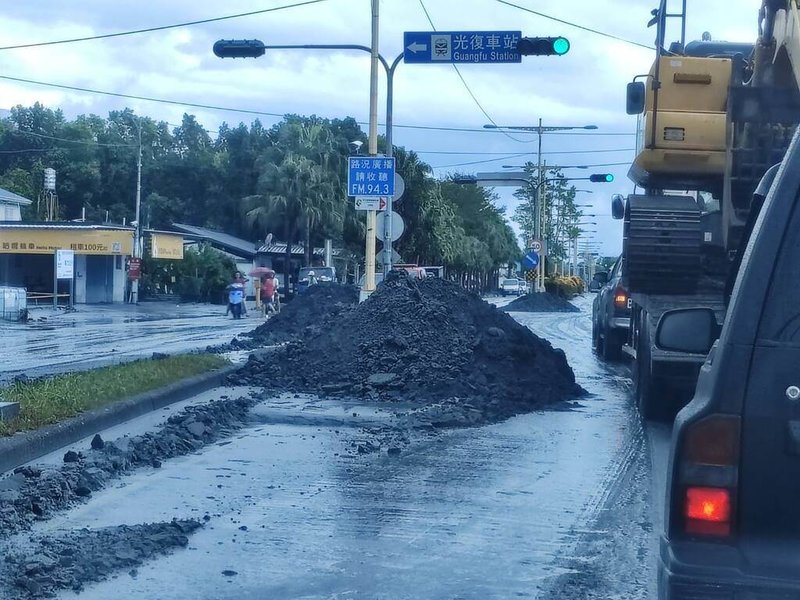 馬太鞍溪堰塞湖溢流釀災，花蓮縣警察局呼籲，民眾接獲捐款邀請或募款訊息，如有疑慮可與當地縣市政府、鄉鎮市區公所或社會救助機構聯絡查證，不要依賴單一訊息或簡訊指示行動。（花蓮縣警察局提供）中央社記者吳玟嶸傳真　114年9月25日