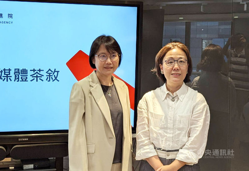 文化內容策進院25日舉辦媒體茶敘，新任院長王敏惠（左）分享3年任期內經營目標。文策院董事長王時思（右）表示，欣見王敏惠加入帶來更多專業力量。中央社記者王寶兒攝　114年9月25日